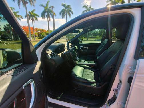 White 2019 Land Rover Discovery Sport SE