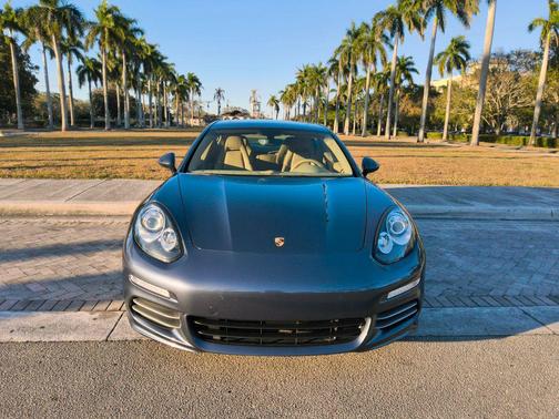 2014 Porsche Panamera 4