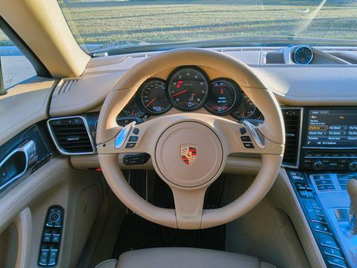 2014 Porsche Panamera 4