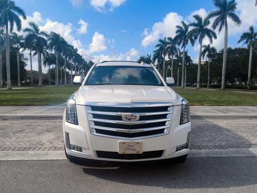 Crystal White Tricoat 2018 Cadillac Escalade ESV Sport