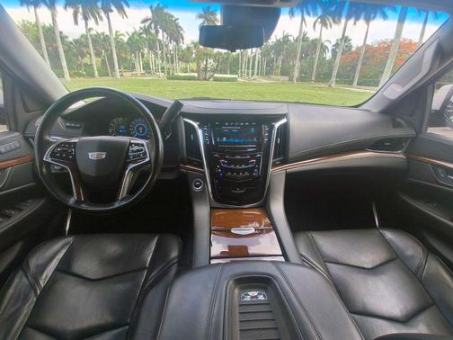 Crystal White Tricoat 2018 Cadillac Escalade ESV Sport
