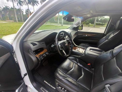 Crystal White Tricoat 2018 Cadillac Escalade ESV Sport