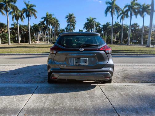 Gun Metallic 2023 Nissan Kicks S
