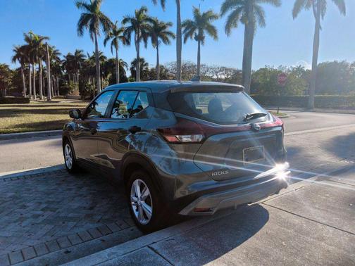 Gun Metallic 2023 Nissan Kicks S