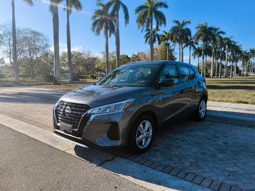 Gun Metallic 2023 Nissan Kicks S