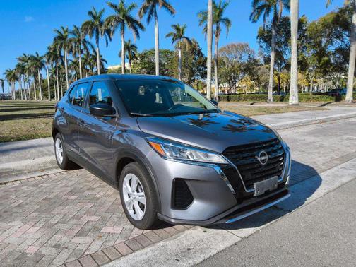 Gun Metallic 2023 Nissan Kicks S