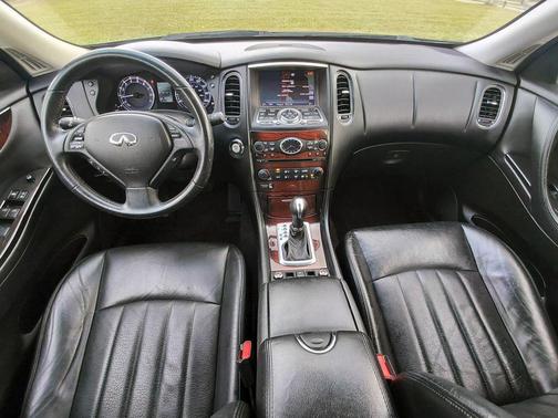 2016 INFINITI QX50 Base