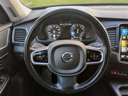 2020 Volvo XC90 T5 Momentum