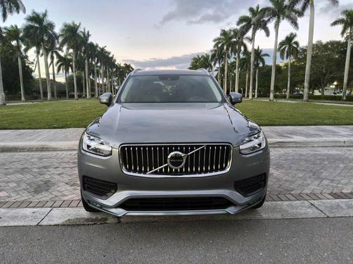 2020 Volvo XC90 T5 Momentum