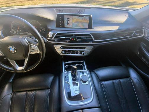 2018 BMW 750 i xDrive