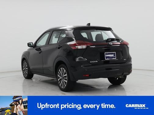 Black 2024 Nissan Kicks SV