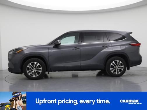 Gray 2022 Toyota Highlander XLE