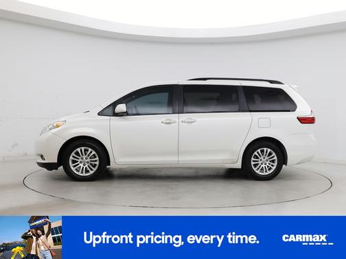 White 2017 Toyota Sienna XLE Premium