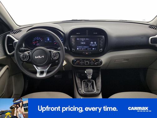 White 2022 Kia Soul LX