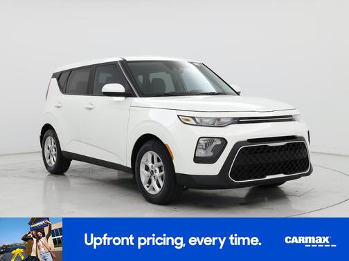 White 2022 Kia Soul LX