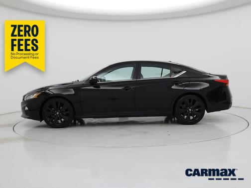 Black 2021 Nissan Altima SR