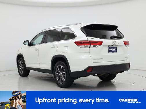 White 2019 Toyota Highlander XLE