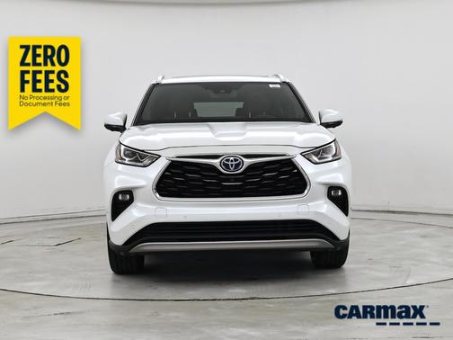 White 2023 Toyota Highlander Hybrid Platinum