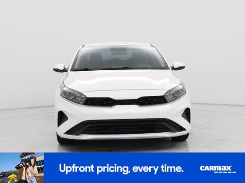 White 2023 Kia Forte LX