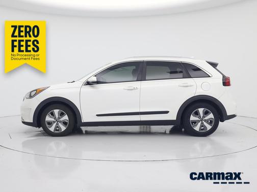 White 2017 Kia Niro EX