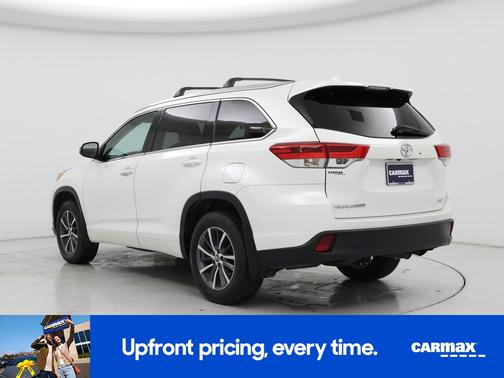 White 2017 Toyota Highlander SE