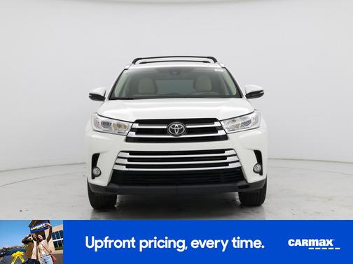 White 2017 Toyota Highlander SE