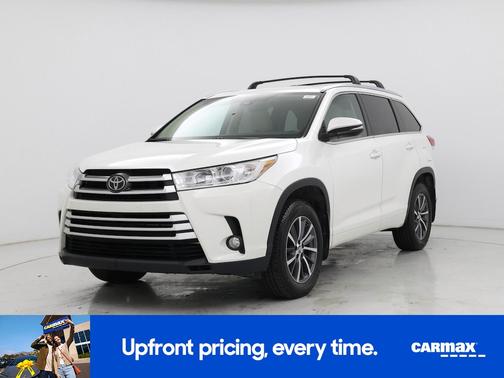 White 2017 Toyota Highlander SE