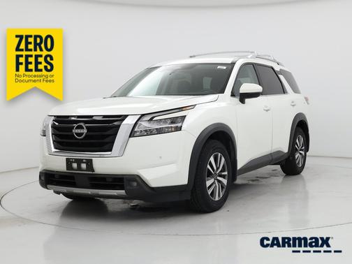 White 2022 Nissan Pathfinder SL