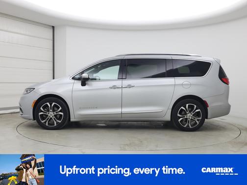 Silver 2023 Chrysler Pacifica Pinnacle