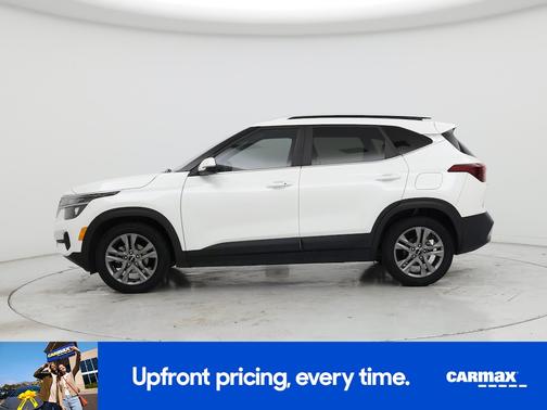 White 2022 Kia Seltos S