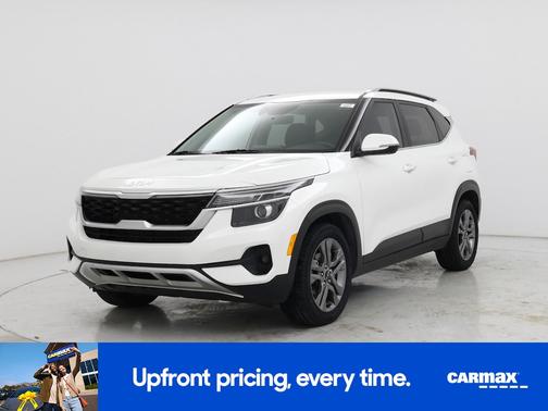 White 2022 Kia Seltos S