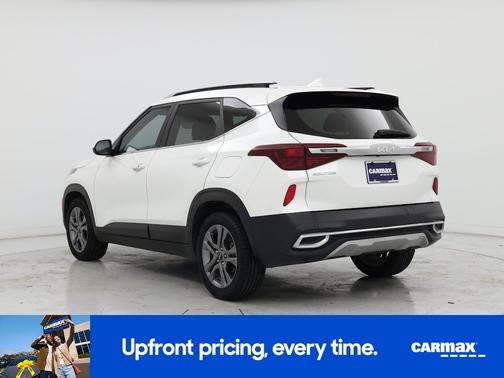 White 2022 Kia Seltos S