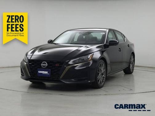 Black 2024 Nissan Altima SR