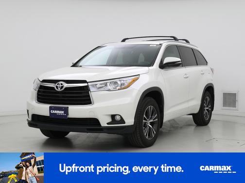 White 2016 Toyota Highlander XLE