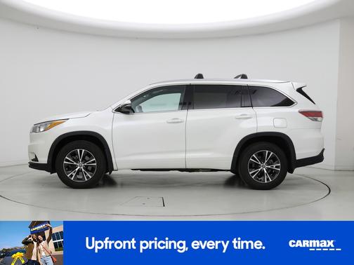 White 2016 Toyota Highlander XLE