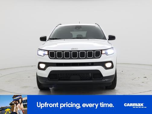 White 2023 Jeep Compass Latitude