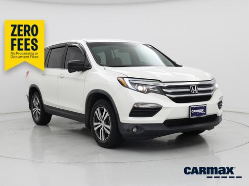 White 2018 Honda Pilot EX