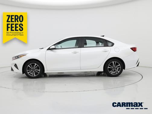 White 2023 Kia Forte LX
