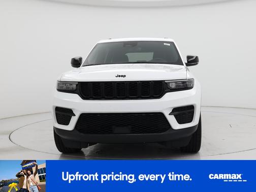 White 2023 Jeep Grand Cherokee Altitude