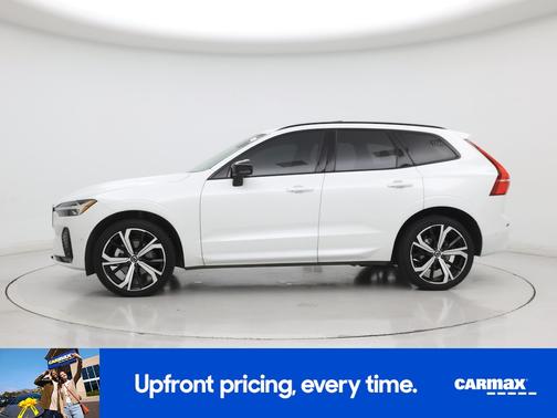 2023 Volvo XC60 B5 Ultimate Dark Theme