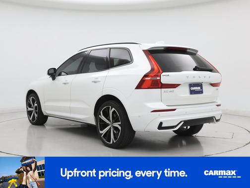 2023 Volvo XC60 B5 Ultimate Dark Theme