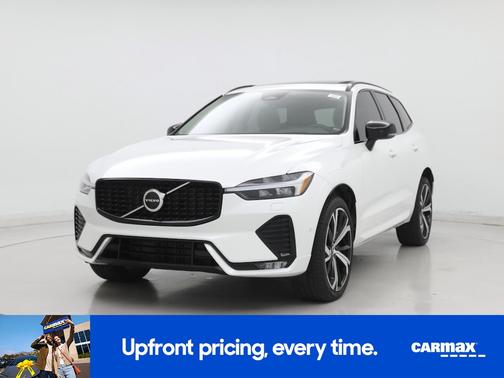 2023 Volvo XC60 B5 Ultimate Dark Theme