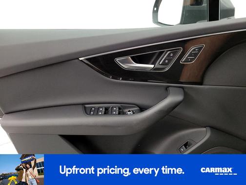 Gray 2023 Audi Q7 Premium