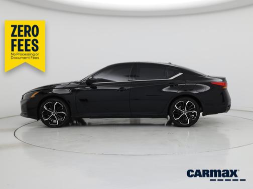 Black 2025 Nissan Altima SR