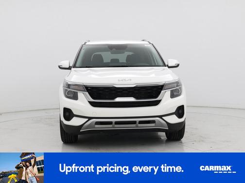 White 2023 Kia Seltos S