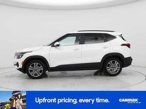 White 2023 Kia Seltos S