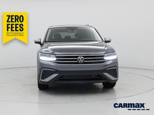 Gray 2024 Volkswagen Tiguan SE