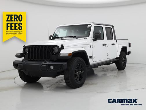 White 2022 Jeep Gladiator Altitude