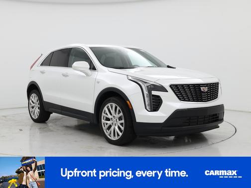 White 2022 Cadillac XT4 Luxury
