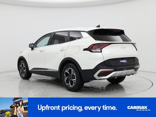 White 2023 Kia Sportage LX